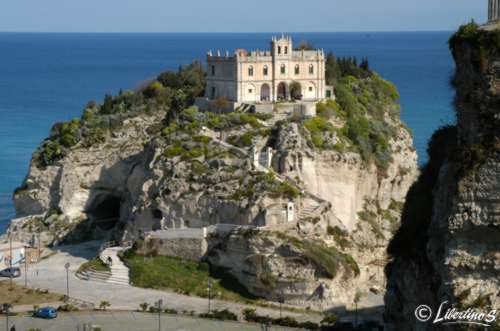 Tropea - Il santuario della Madonna dell’Isola 