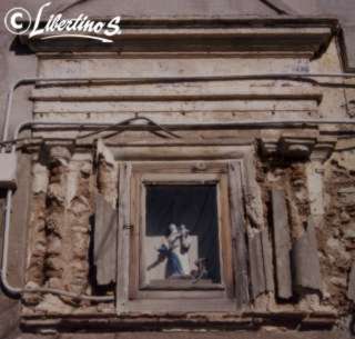 Edicola votiva nel centro storico di Tropea (foto Francesco Libertino)